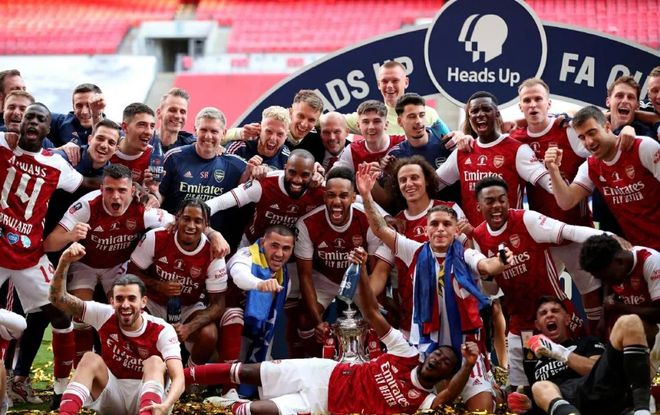 FPX官宣：中单选手Doinb离队